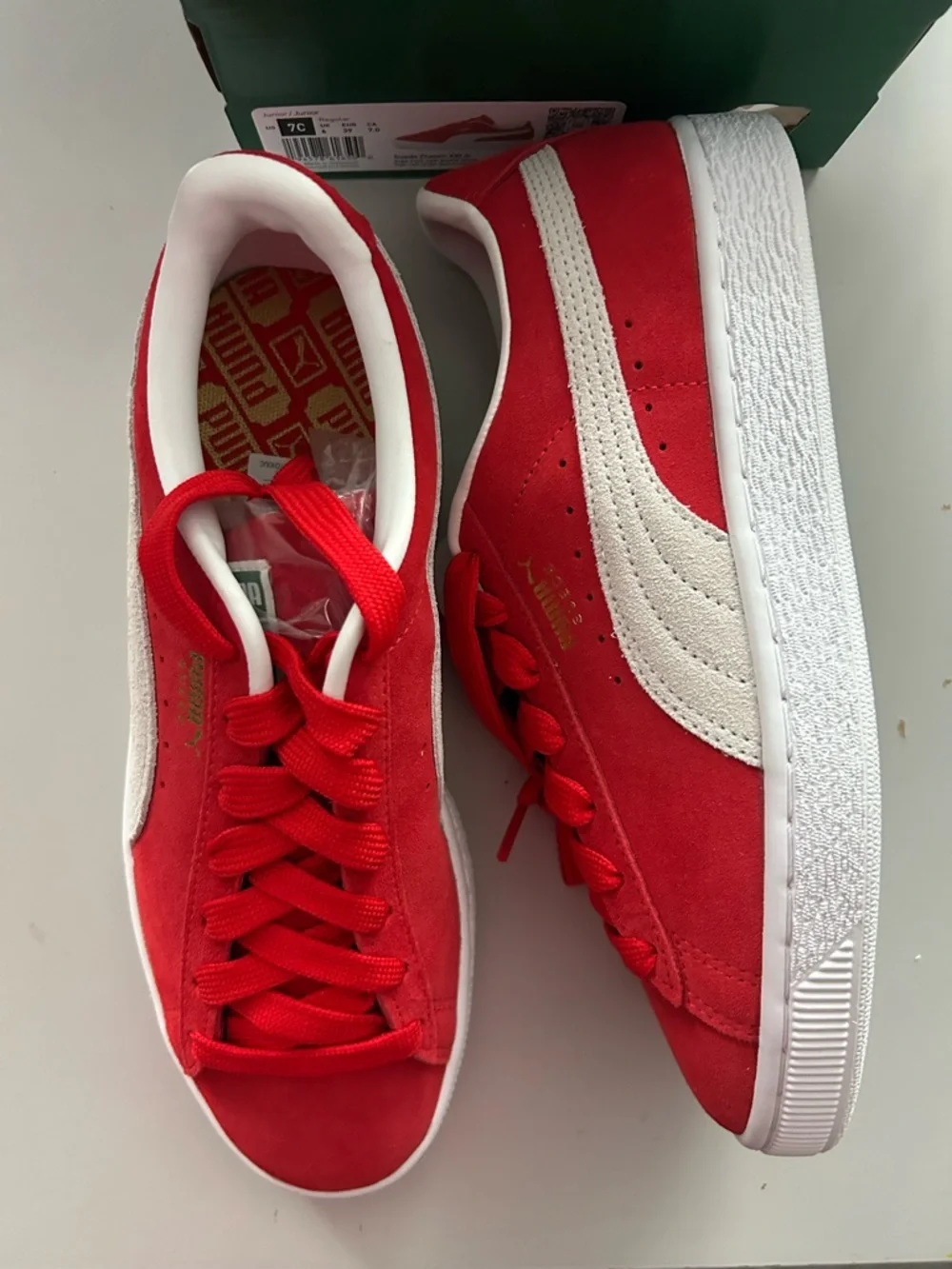 BNIB Puma Black Red Classic XXI Jr Sneakers with White Trim Sz 7 - Picture 2 of 3